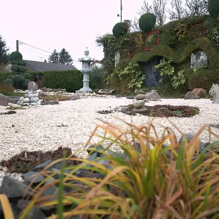 With Large Pool Au Jardin Du Levant Ferienhaus *