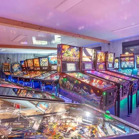 With Large Pool Au Jardin Du Levant Ferienhaus