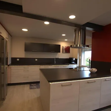 Ferienhaus With Large Pool Au Jardin Du Levant