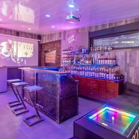 Ferienhaus With Large Pool Au Jardin Du Levant