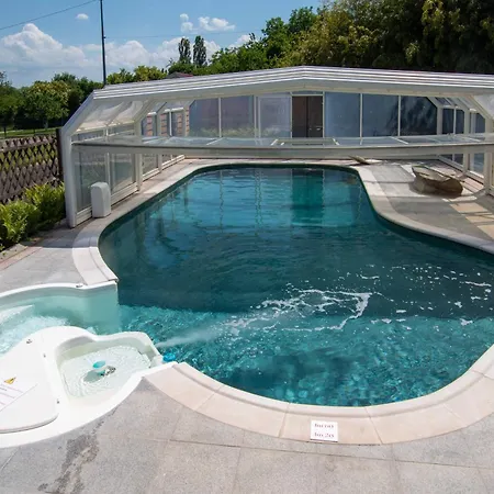 Maison 5 Etoiles Avec Piscine Couverte Jardin Zen Et Arcade