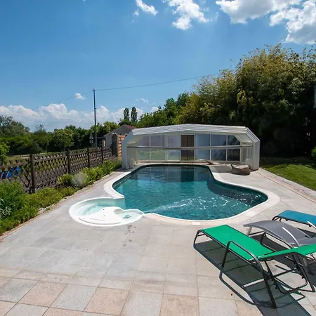 Casa vacanze Maison 5 Etoiles Avec Piscine Couverte Jardin Zen Et Arcade *
