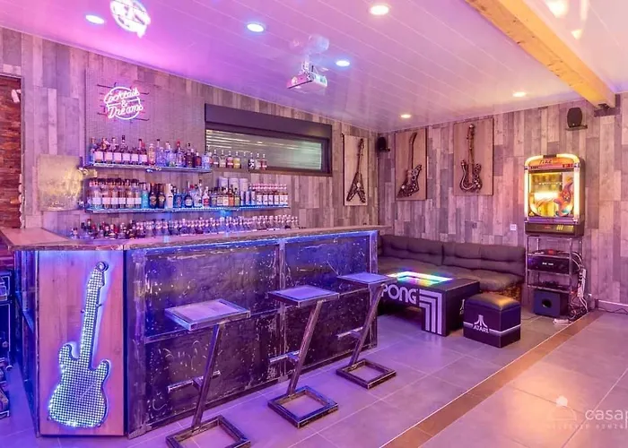 With Large Pool Au Jardin Du Levant Prázdninový dům Holving